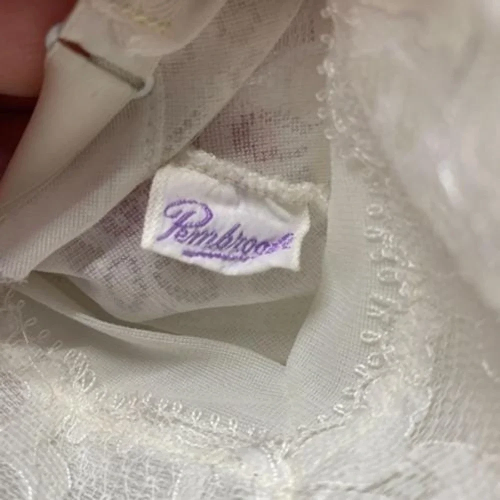 Vintage Slip Pembrooke Lace Measurements in photos EUC